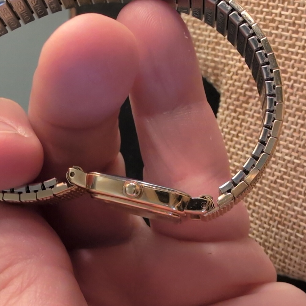 Seiko Gold Rectangular Quartz Watch Vintage Looks Almost New Works Great 8" - Picture 9 of 11